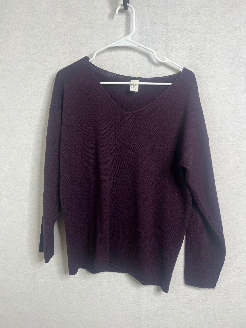 Industria Italian Wool Sweater Plum V-Neck Lightweight Knit